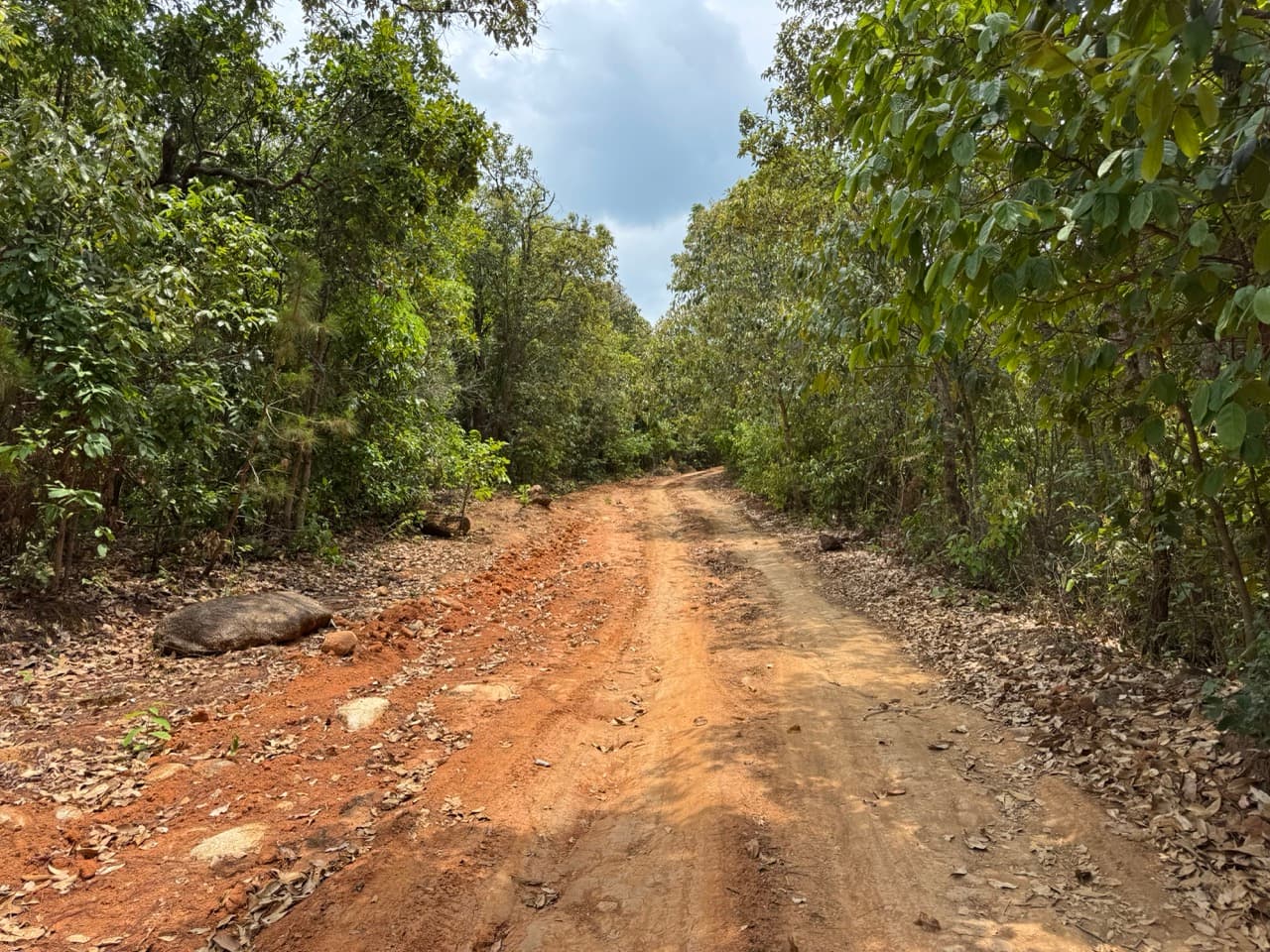 Hot to Om Koi on Dirt Roads