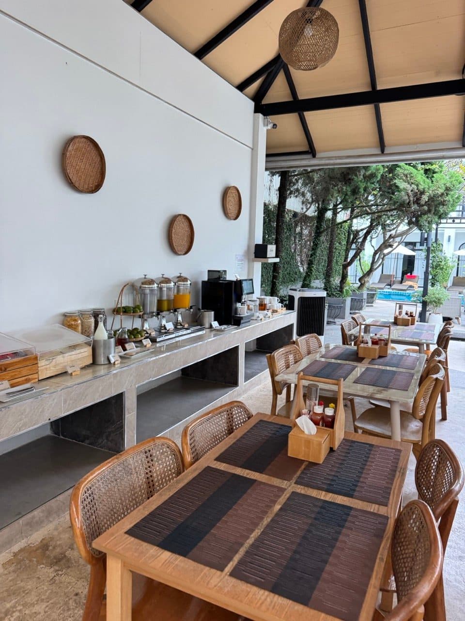 Breakfast at AI Pai before heading north.