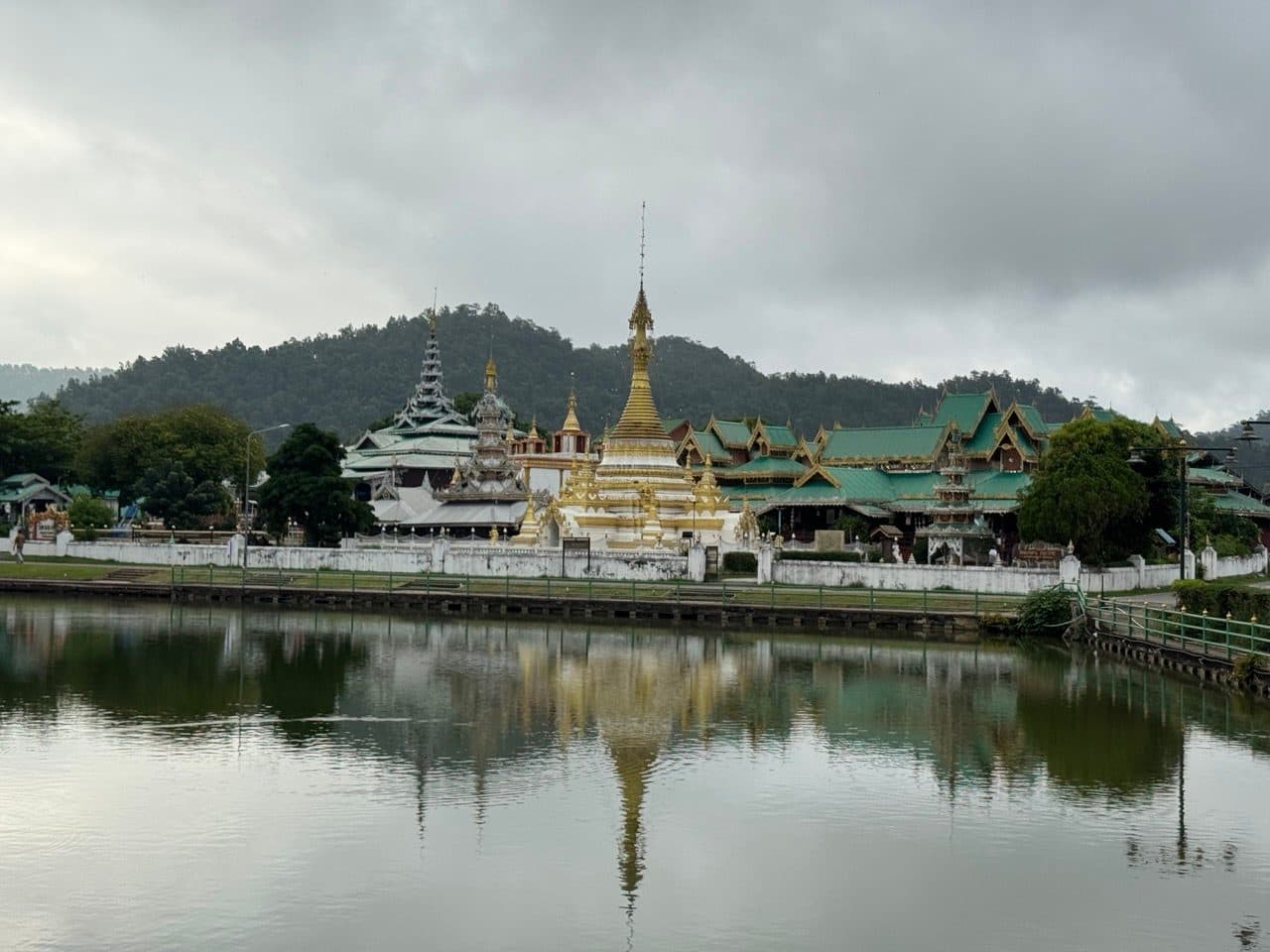 Jong Kham lake under grey cloud, first thing.